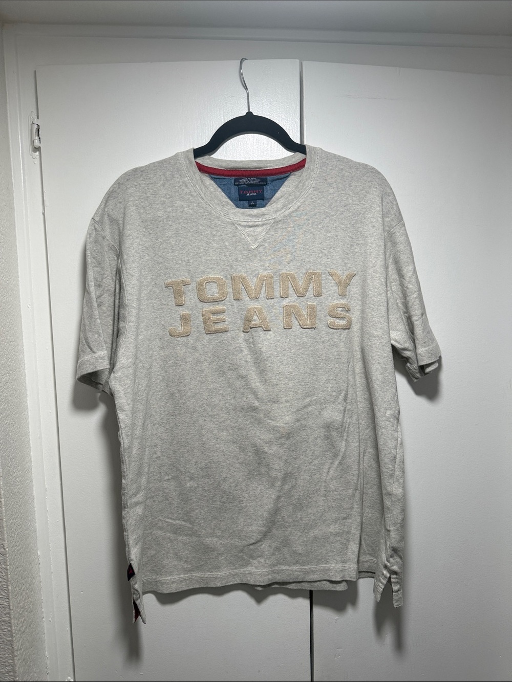 Y2K Tommy Hilfiger Women’s Light Gray Logo T-Shirt